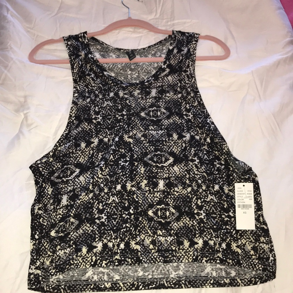 Extended armholes tank